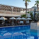 Golden & מלון בודרום
